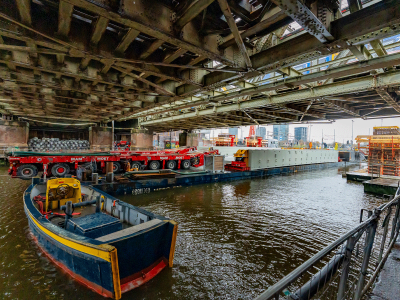 https://www.ajot.com/images/uploads/article/Mammoet_bridge-replacement_Amsterdam-Centraal-Station.png