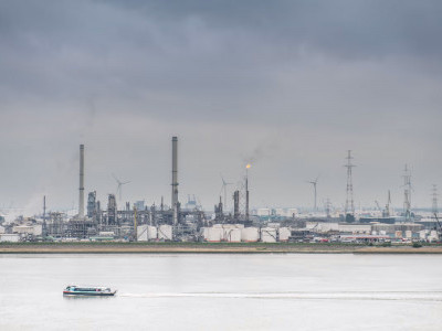 https://www.ajot.com/images/uploads/article/Port-of-Antwerp-large-scale-fossil-free-plastics-production-plant.jpg