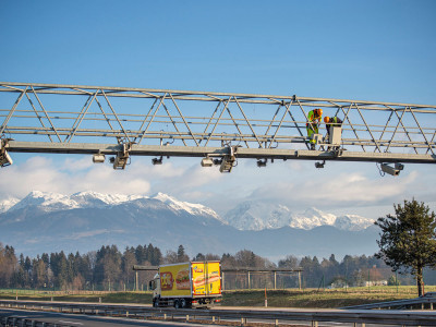 https://www.ajot.com/images/uploads/article/Q-Free-Truck-tolling-Slovenia.jpg