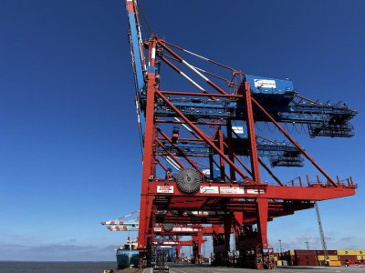 https://www.ajot.com/images/uploads/article/ZPMC_ship-to-shore_cranes.JPG