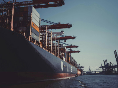 https://www.ajot.com/images/uploads/article/uasc-containership-at-port-pexels-hormel-media-1095814.jpg