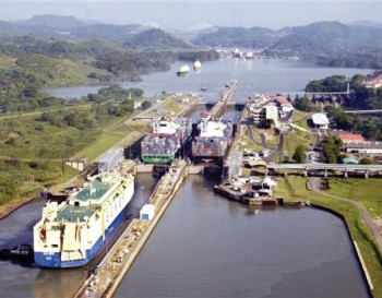 Problems with tugs and infrastructure hobble new Panama Canal locks ...