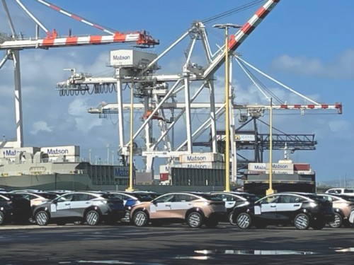 https://www.ajot.com/images/uploads/article/751-Port_of_Honolulu_Matson_unloading.jpg