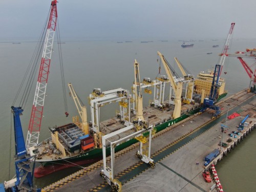 https://www.ajot.com/images/uploads/article/AAL-Newcastle-loading-RTGs-in-Taicang-China.jpg