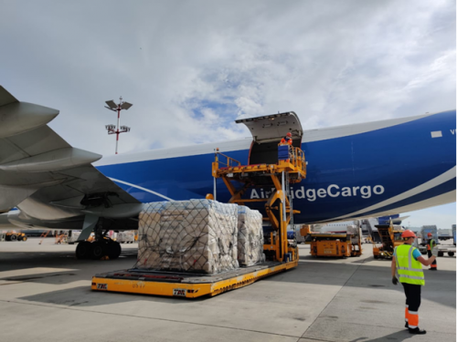 https://www.ajot.com/images/uploads/article/AirBridgeCargo_ATRAN_medical_equipment_Krasnoyarsk-2.jpg