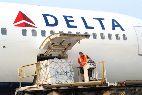 https://www.ajot.com/images/uploads/article/Delta_Cargo_aircraft_loading.jpeg