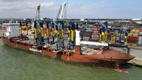 https://www.ajot.com/images/uploads/article/Electric-Rubber-Tyred-Gantry-Cranes_Port-of-Felixstowe.jpg