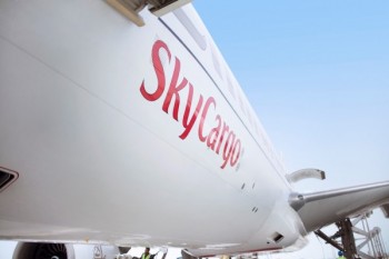 https://www.ajot.com/images/uploads/article/Emirates-SkyCargo-Aircraft-Brand-Freighter.jpg