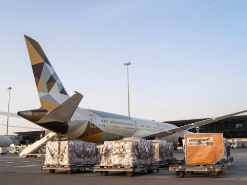 https://www.ajot.com/images/uploads/article/Etihad_Airrways_-_Dreamliner_cargo.jpg