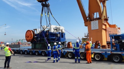 https://www.ajot.com/images/uploads/article/Lifting_at_Port_from_Truck_to_Floating_Crane.JPG