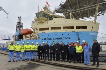 https://www.ajot.com/images/uploads/article/Maersk_Connector_handover_ceremony_%282%29_LR.jpg