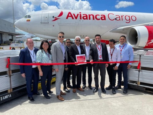 https://www.ajot.com/images/uploads/article/Representatives_of_Jettainer_and_Avianca_Cargo_%28picture_1%29.jpg