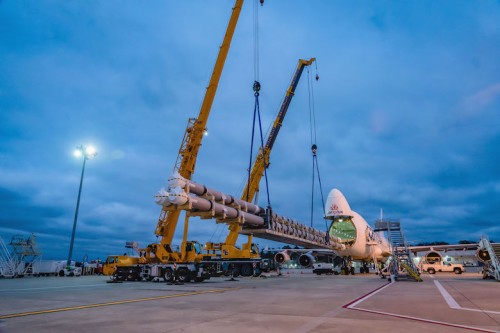 https://www.ajot.com/images/uploads/article/Unloading_operations_at_Houston_Airport_copy.jpg