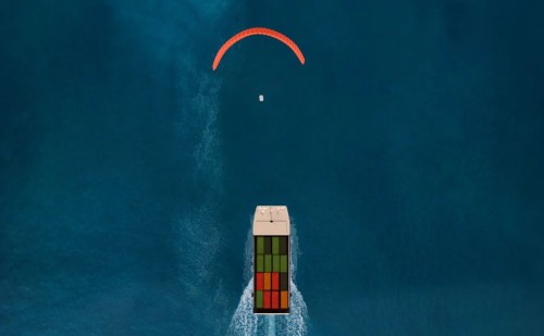 https://www.ajot.com/images/uploads/article/Wind-powered-AI-operated-vessel-by-lomarlabs-and-CargoKite.jpg