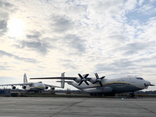 https://www.ajot.com/images/uploads/article/antonov-an-22-cargo-planes.jpg