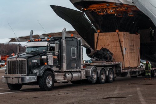 https://www.ajot.com/images/uploads/article/antonov-offloading-at-Stewart-USA.jpeg