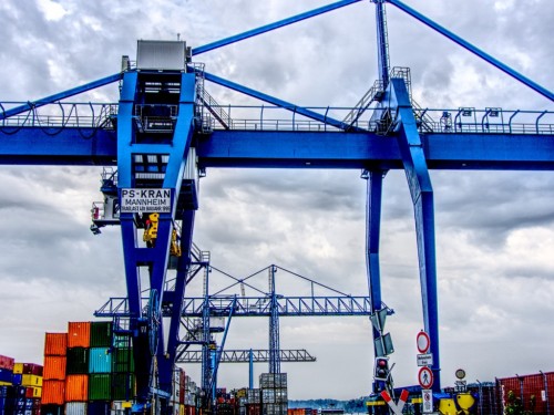 https://www.ajot.com/images/uploads/article/glad-container-crane.jpg