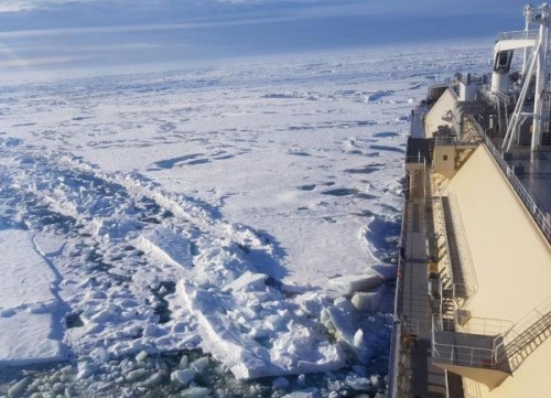 https://www.ajot.com/images/uploads/article/mol-cosco-Vladimir-Rusanov-lng-ice.jpg