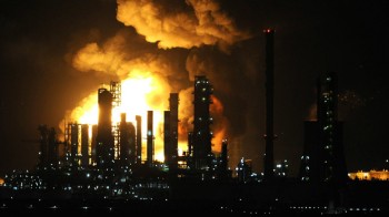 https://www.ajot.com/images/uploads/article/sicily-refinery-fire.jpg