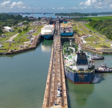 https://www.ajot.com/images/uploads/article/Panama-Canal_Panamax-Locks.jpg
