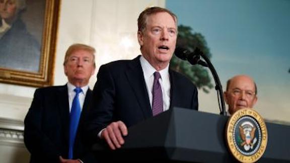 Robert Lighthizer speaking with President Trump and Wilbur Ross standing in the background