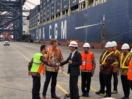 Indonesian President Joko Widodo meets with CMA CGM staff during his visit at Jakarta Port – May 15th, 2018