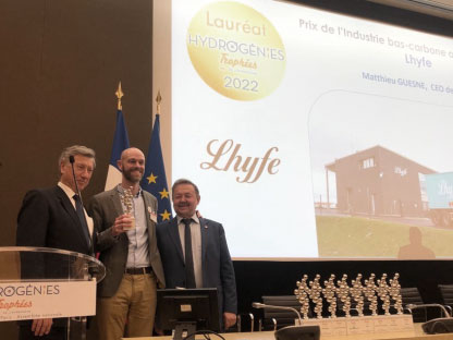 Matthieu Guesné, CEO and founder of Lhyfe, between Philippe Boucly, president of France Hydrogène (to the left) and French MP Michel Delpon, chairman of the hydrogen study group at the National Assembly (to the right).