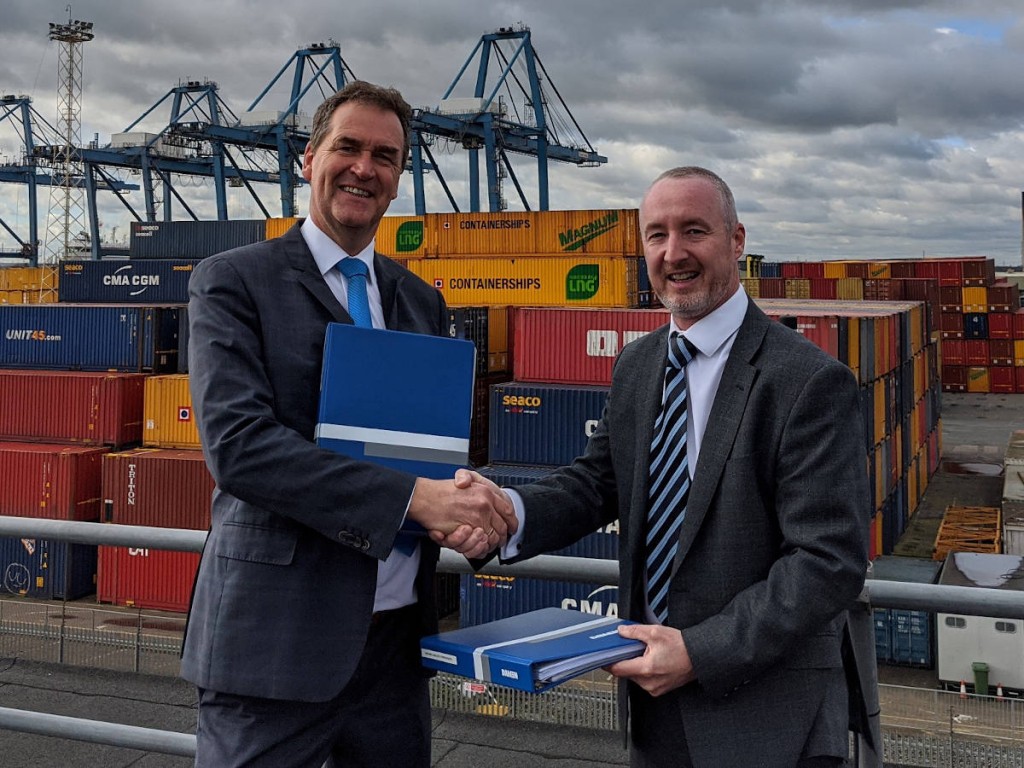 Frank de Lange (Area director of North, West & South EU, Damen Shipyards Gorinchem), Stuart Wallace (COO Forth Ports Limited)