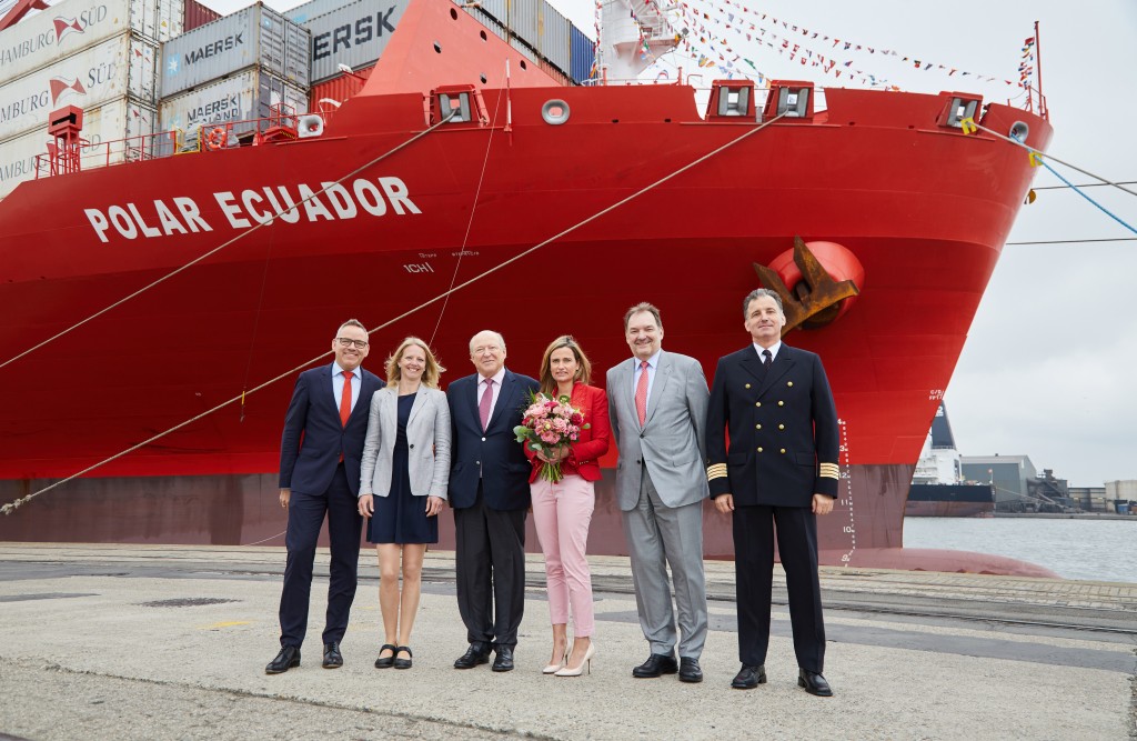 From left to right: Jakob Wegge-Larsen (CFO Hamburg Süd) and his wife Jeanette Wegge-Larsen, Philippe Van de Vyvere (owner and CEO of SEA-invest), Sonia Van de Vyvere (sponsor of the “Polar Ecuador” and wife of Philippe Van de Vyvere), Frank Smet (CCO Hamburg Süd), and Captain Lucki (“Polar Ecuador”). 