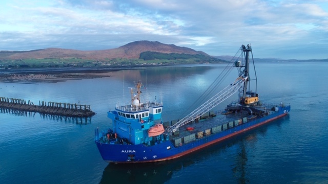 liebherr-lhm-420-mobile-harbour-crane-shipment-germany-ireland The arrival of an LHM 420 in Greenore, Ireland