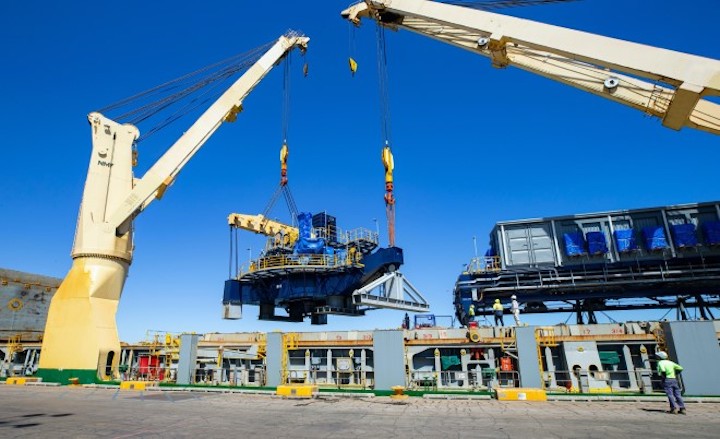 S-Class discharging 22,400 cbm of Heavy Lift components for the Pilbara Australia Mining Project.